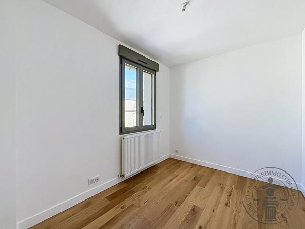 Vente                                                      Maison
                        
                     6 pièces                      106 m2                     à Dourdan