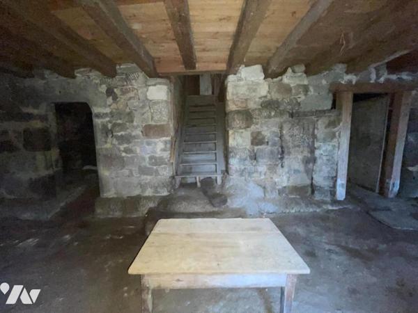 A VENDRE CORPS DE FERME A SERVERETTE