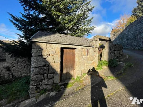 A VENDRE CORPS DE FERME A SERVERETTE