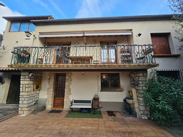 Apt (84400) Luberon, Apt Belle maison à rénover avec jardin ,vue et cabanon.