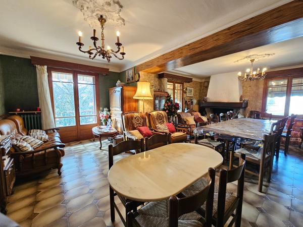 Apt (84400) Luberon, Apt Belle maison à rénover avec jardin ,vue et cabanon.