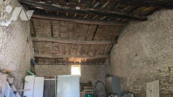 EXCLUSIVITE LMBS. A seulement 3 min de toutes commodités! Longère ancienne bien exposée et ses ...