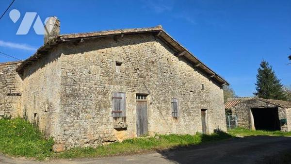 EXCLUSIVITE LMBS. A seulement 3 min de toutes commodités! Longère ancienne bien exposée et ses ...