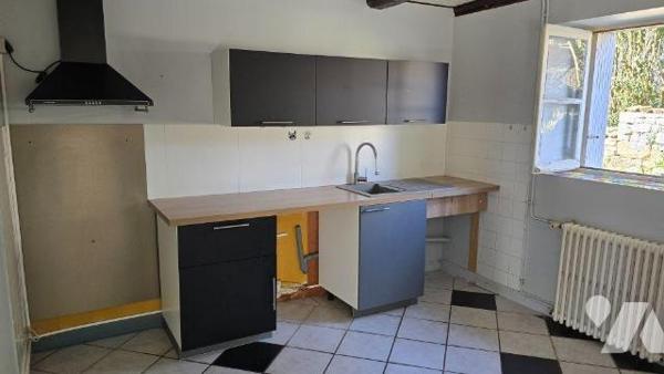 EXCLUSIVITE LMBS. A seulement 3 min de toutes commodités! Longère ancienne bien exposée et ses ...