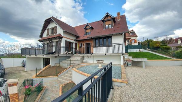 Argenteuil (95100) Rare sur les hauteurs d’Argenteuil – Maison de caractère avec vue panoramique sur Paris, grands volumes et for