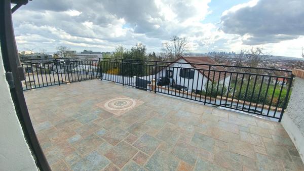 Argenteuil (95100) Rare sur les hauteurs d’Argenteuil – Maison de caractère avec vue panoramique sur Paris, grands volumes et for
