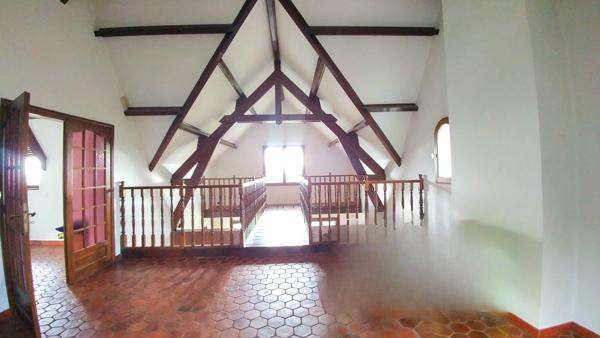 Argenteuil (95100) Rare sur les hauteurs d’Argenteuil – Maison de caractère avec vue panoramique sur Paris, grands volumes et for