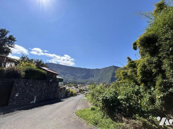 Terrain à bâtir au pied du Piton Maillot