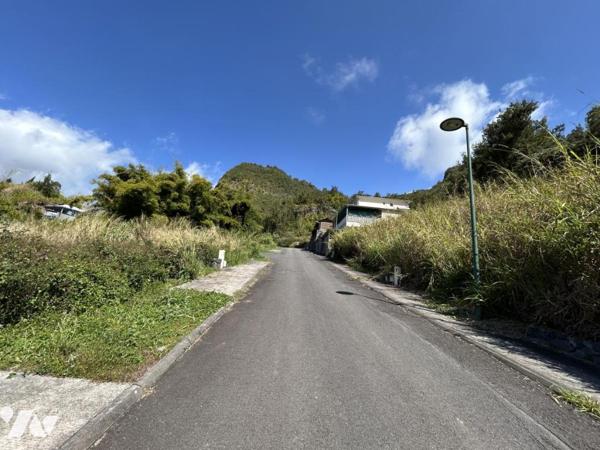 Terrain à bâtir au pied du Piton Maillot
