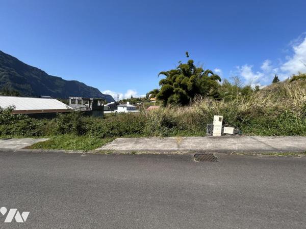 Terrain à bâtir au pied du Piton Maillot