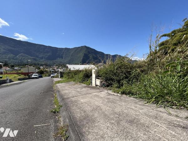 Terrain à bâtir au pied du Piton Maillot