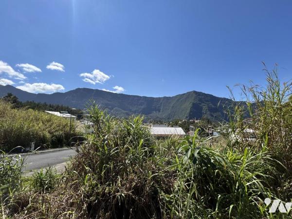 Terrain à bâtir au pied du Piton Maillot