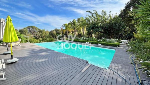 MAISON À VENDRE DE 7 PIÈCES DE 220,00 M²