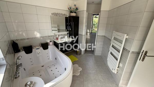 MAISON À VENDRE DE 7 PIÈCES DE 220,00 M²