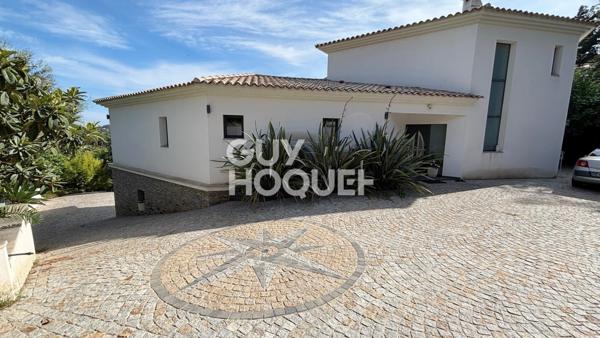 MAISON À VENDRE DE 7 PIÈCES DE 220,00 M²