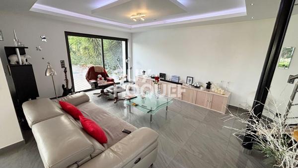 MAISON À VENDRE DE 7 PIÈCES DE 220,00 M²