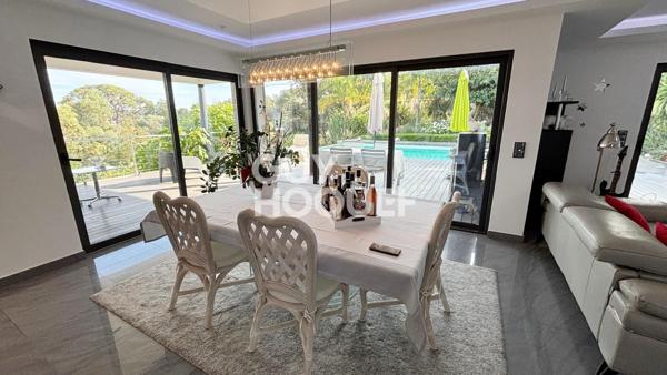 MAISON À VENDRE DE 7 PIÈCES DE 220,00 M²