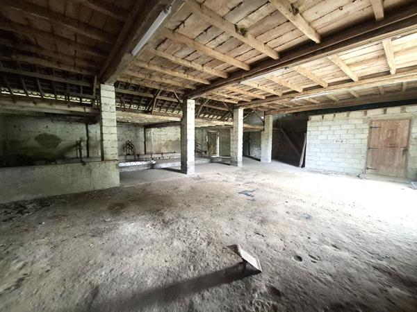Grange 1 pièce 200 m2