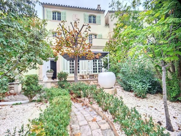 Maison Martigues Prestations luxueuses avec piscine