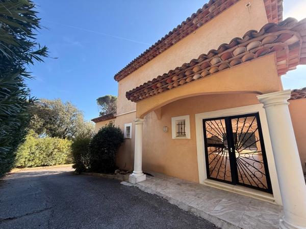 Villa Mandelieu-la-Napoule – Minelle – 300 m² – Terrain plat – Piscine – 4 suites – Triple garage