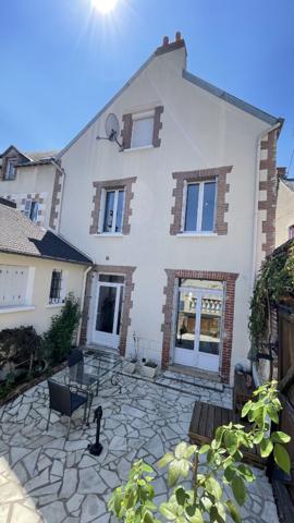 Maison 10 pièces 161.18 m2