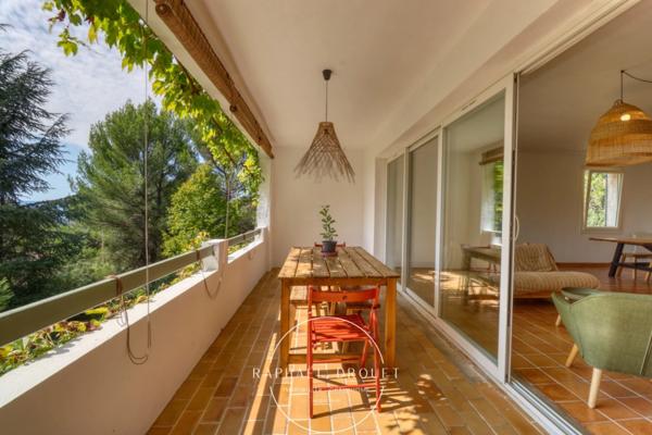 AU CŒUR DE LA CAMPAGNE DU LUBERON – PROPRIETE DE 208 M2 AVEC PISCINE SUR 5600 M2 DE TERRAIN