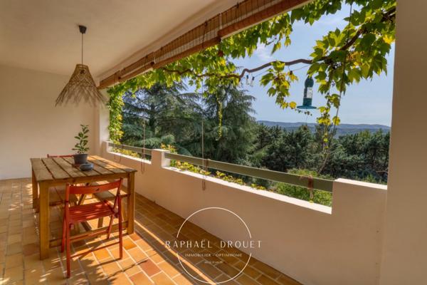 AU CŒUR DE LA CAMPAGNE DU LUBERON – PROPRIETE DE 208 M2 AVEC PISCINE SUR 5600 M2 DE TERRAIN