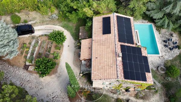 AU CŒUR DE LA CAMPAGNE DU LUBERON – PROPRIETE DE 208 M2 AVEC PISCINE SUR 5600 M2 DE TERRAIN