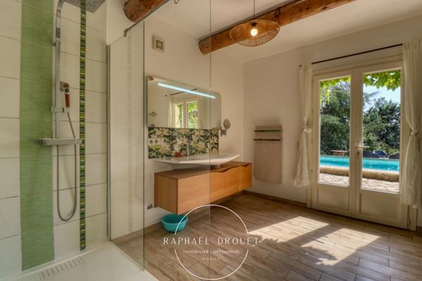 AU CŒUR DE LA CAMPAGNE DU LUBERON – PROPRIETE DE 208 M2 AVEC PISCINE SUR 5600 M2 DE TERRAIN