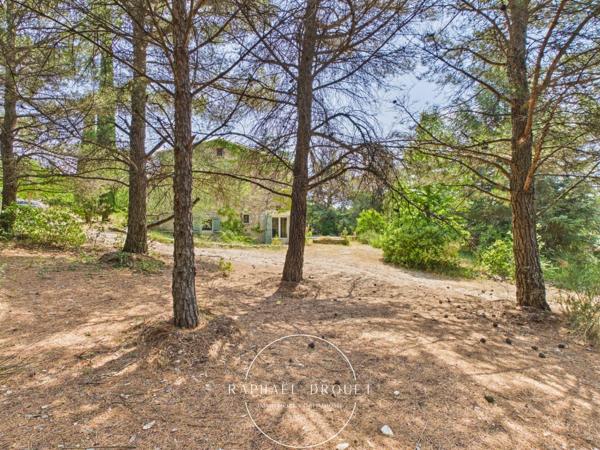 AU CŒUR DE LA CAMPAGNE DU LUBERON – PROPRIETE DE 208 M2 AVEC PISCINE SUR 5600 M2 DE TERRAIN