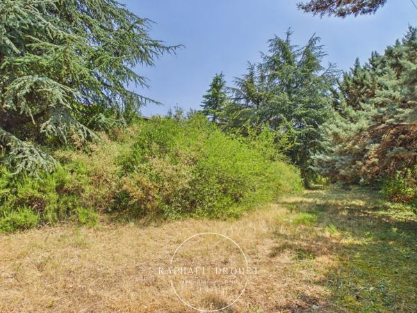 AU CŒUR DE LA CAMPAGNE DU LUBERON – PROPRIETE DE 208 M2 AVEC PISCINE SUR 5600 M2 DE TERRAIN