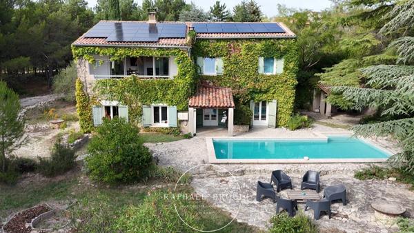 AU CŒUR DE LA CAMPAGNE DU LUBERON – PROPRIETE DE 208 M2 AVEC PISCINE SUR 5600 M2 DE TERRAIN