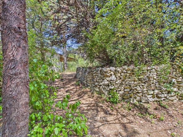 AU CŒUR DE LA CAMPAGNE DU LUBERON – PROPRIETE DE 208 M2 AVEC PISCINE SUR 5600 M2 DE TERRAIN