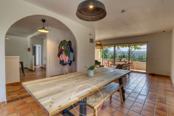 AU CŒUR DE LA CAMPAGNE DU LUBERON – PROPRIETE DE 208 M2 AVEC PISCINE SUR 5600 M2 DE TERRAIN