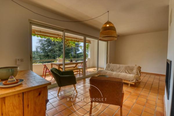 AU CŒUR DE LA CAMPAGNE DU LUBERON – PROPRIETE DE 208 M2 AVEC PISCINE SUR 5600 M2 DE TERRAIN