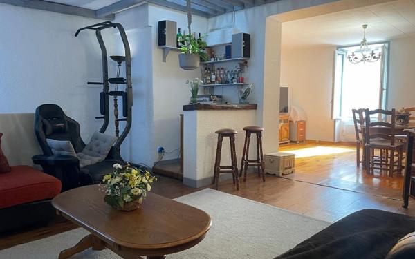 Maison à vendre    6 pièces •  Donzère