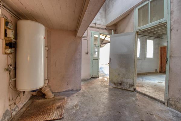 Idéal profession libérale ou Airbnb: Immeuble de 196 m² pour une rénovation sur mesure.