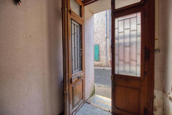 Idéal profession libérale ou Airbnb: Immeuble de 196 m² pour une rénovation sur mesure.