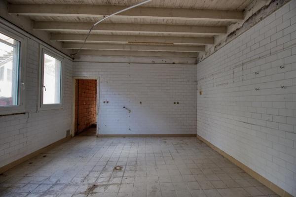 Idéal profession libérale ou Airbnb: Immeuble de 196 m² pour une rénovation sur mesure.