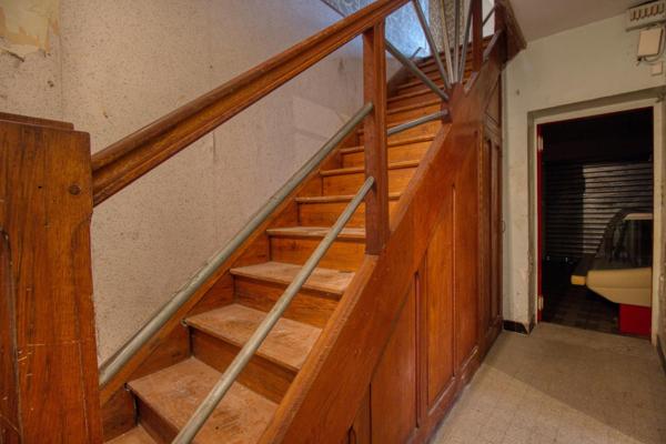 Idéal profession libérale ou Airbnb: Immeuble de 196 m² pour une rénovation sur mesure.