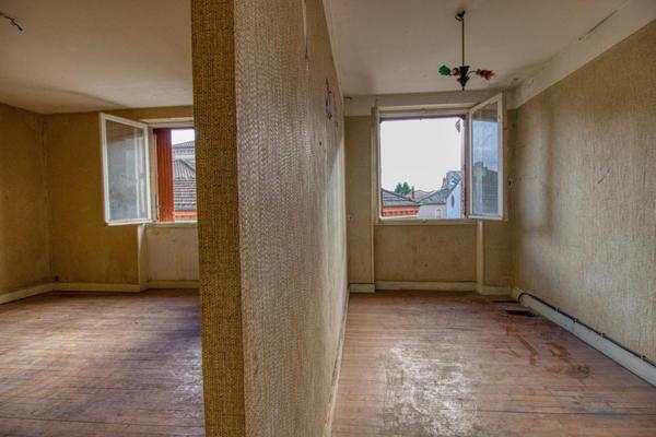 Idéal profession libérale ou Airbnb: Immeuble de 196 m² pour une rénovation sur mesure.