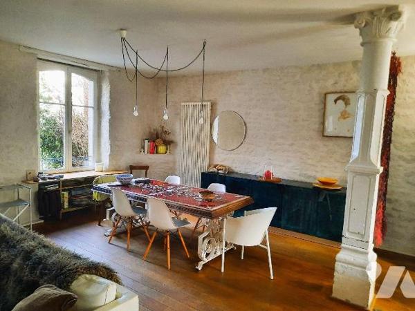 Au coeur de Cancale, à cinq minutes à pied des plages, des promenades du GR 34 et des commerces...