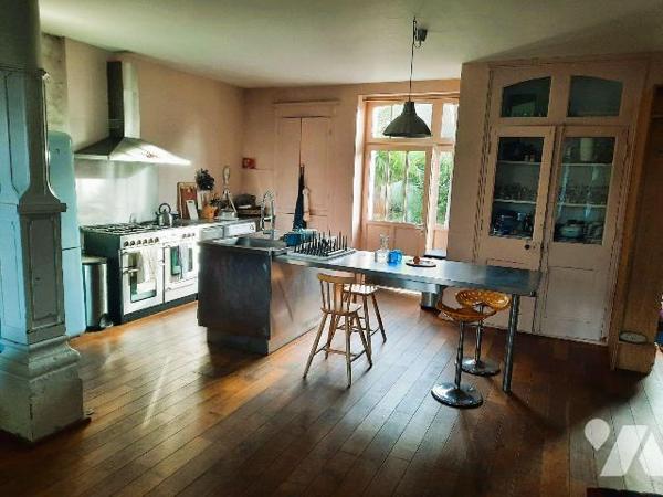 Au coeur de Cancale, à cinq minutes à pied des plages, des promenades du GR 34 et des commerces...