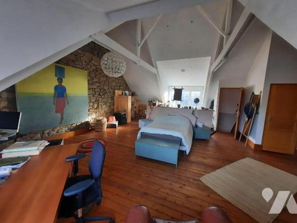 Au coeur de Cancale, à cinq minutes à pied des plages, des promenades du GR 34 et des commerces...