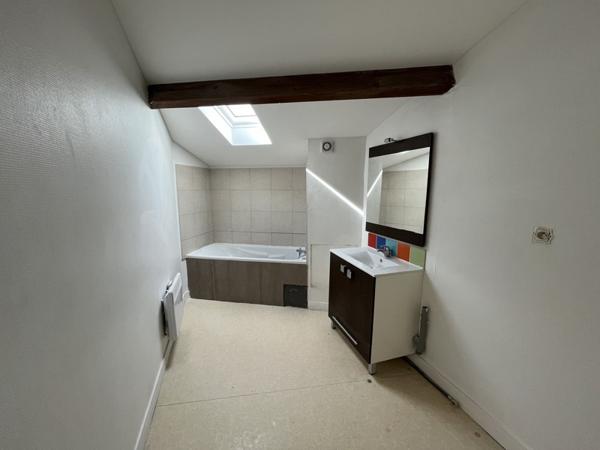 Appartement à vendre 98 280 € Gond-Pontouvre 3 p 70 m² DPE F