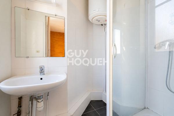 3 pièces 2 chambres / Dernier étage - Ascenseur / Calme / Lumineux / Charme de l'ancien