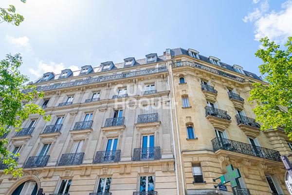 3 pièces 2 chambres / Dernier étage - Ascenseur / Calme / Lumineux / Charme de l'ancien