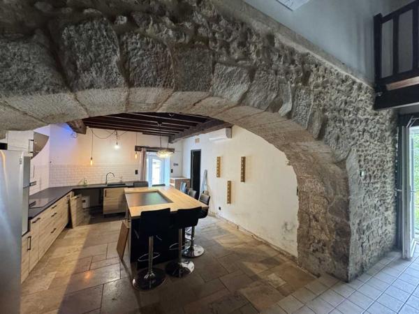 Maison ancienne - Le bugue Grande maison de village avec jardin et dépendance attenante pour activité annexe
