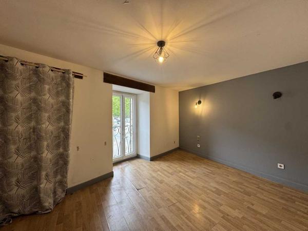 Maison ancienne - Le bugue Grande maison de village avec jardin et dépendance attenante pour activité annexe
