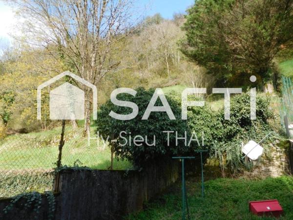 Maison de Ville, A Rénover, 108 m2 habitables sur 2 étages, 5 pièces, Combles aménageables, Montréal la Cluse,